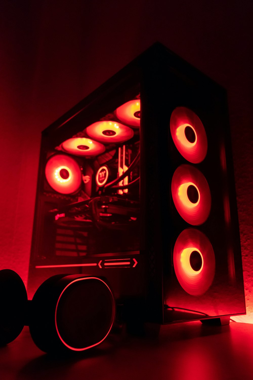 Professional watercooled gaming/workstation computer and headset with red LED lighting