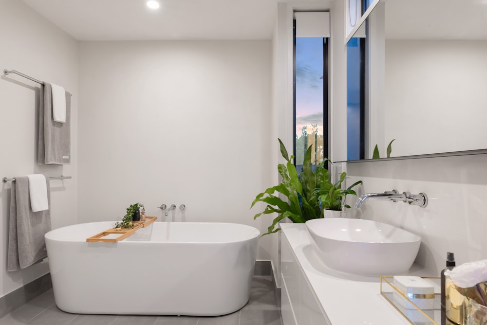 Large ensuite bathroom with stand-alone bath tub. 